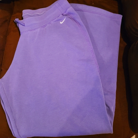 Nike Pants - Nike Women's Large Sweatpants - Lavender